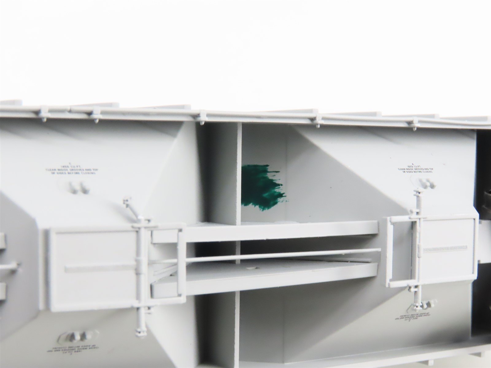 HO Scale ExactRail Evolution EE-1719-4 UELX ADM Milling Co. 3-Bay Hopper #10017