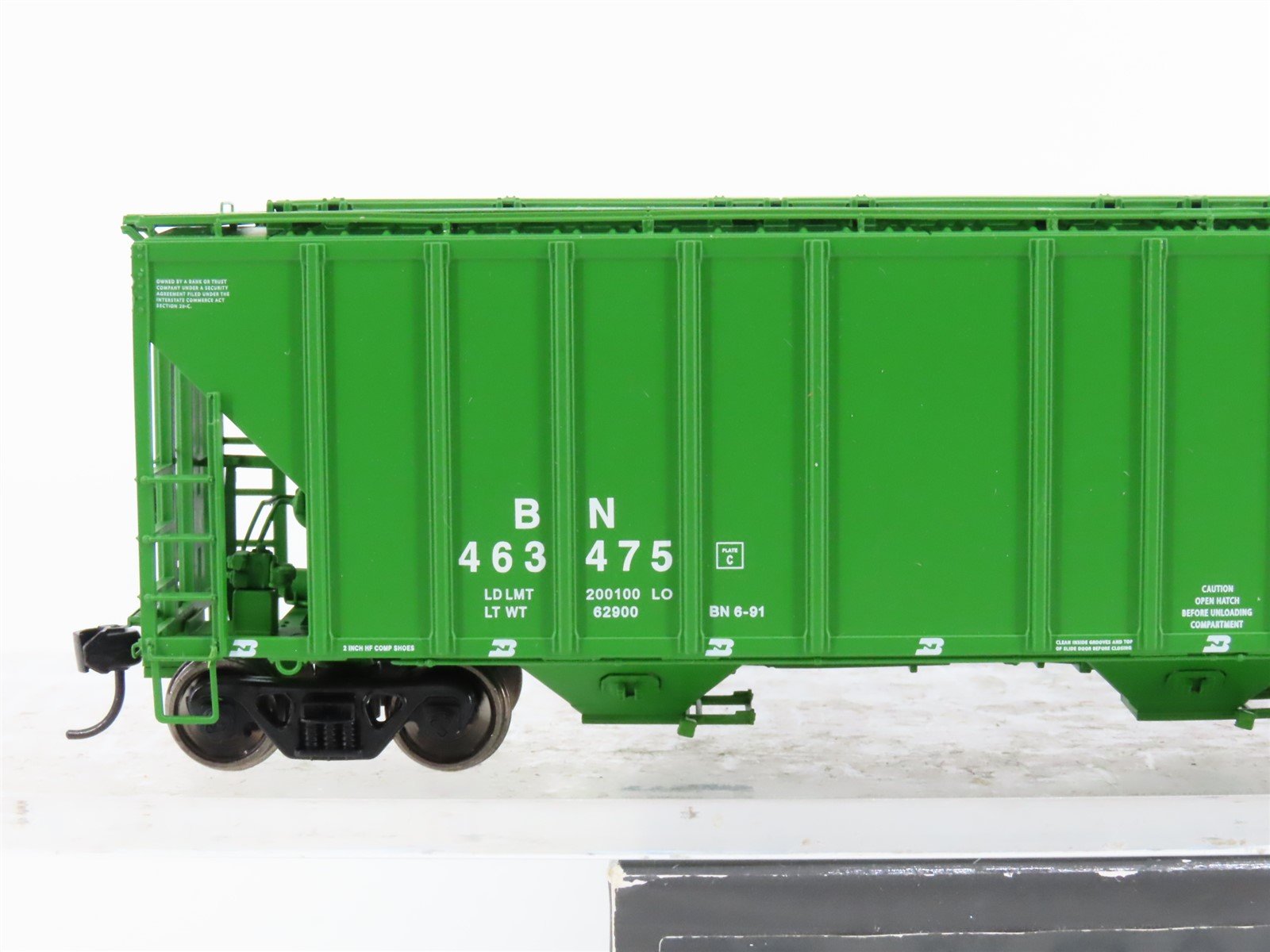 HO Walthers Proto 920-106102 BN Burlington Northern 3-Bay Cov'd Hopper #463475