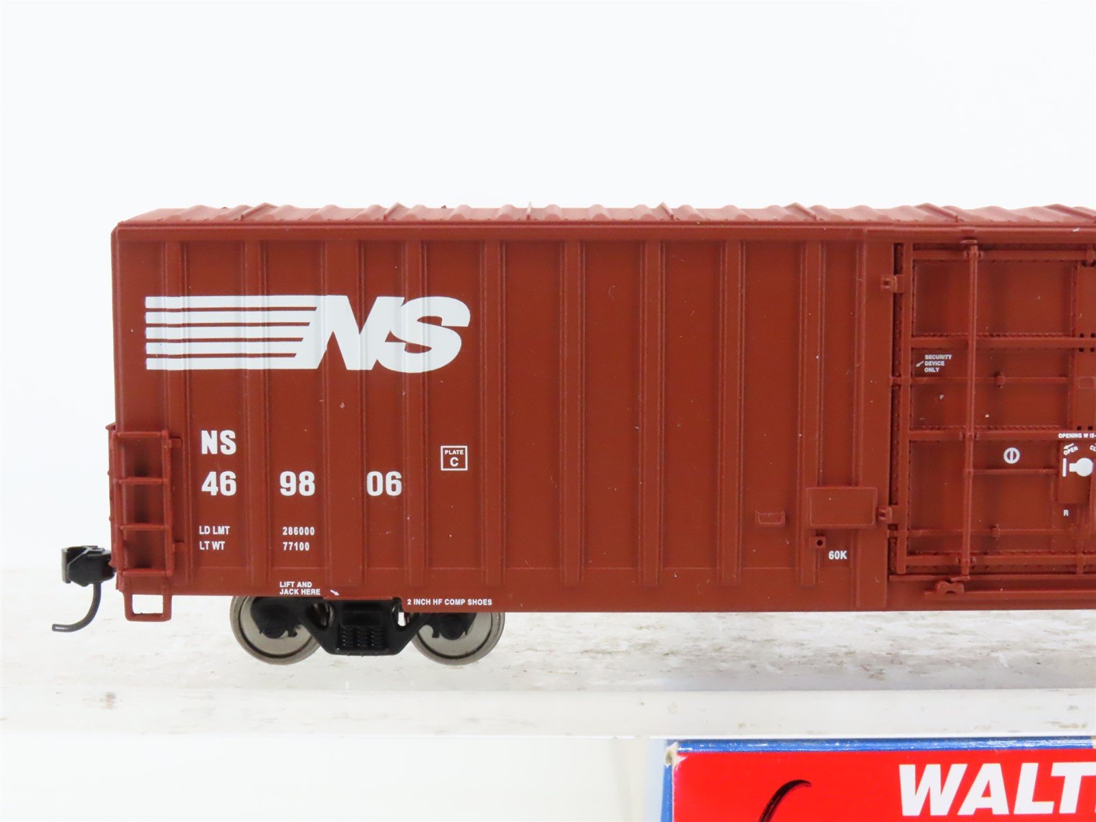 HO Scale Walthers 932-6043 NS Norfolk Southern 60' Gunderson Box Car #469806