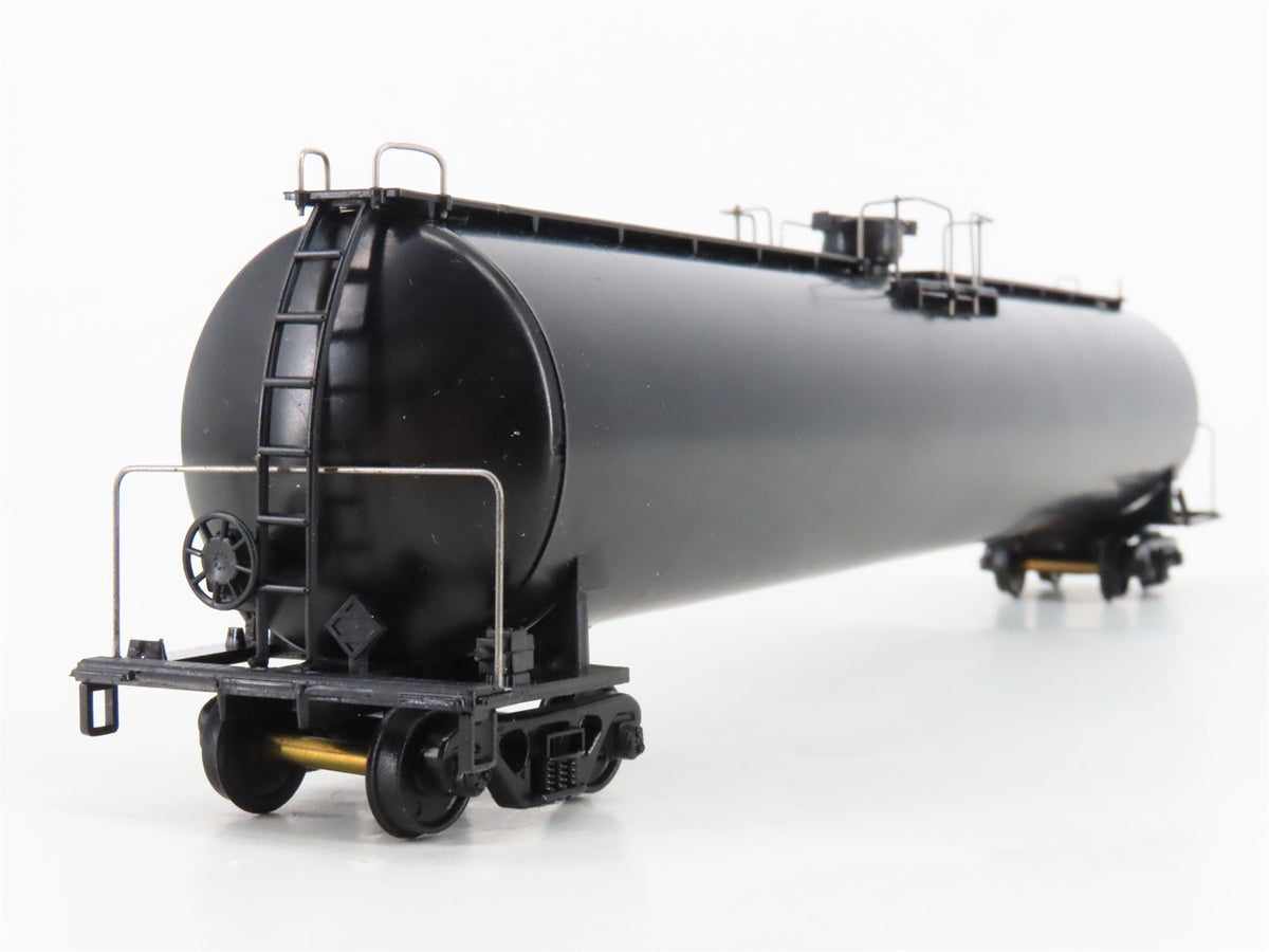 HO Scale Walthers 932-7300 Undecorated 33,000 Gallon LPG Tank Car