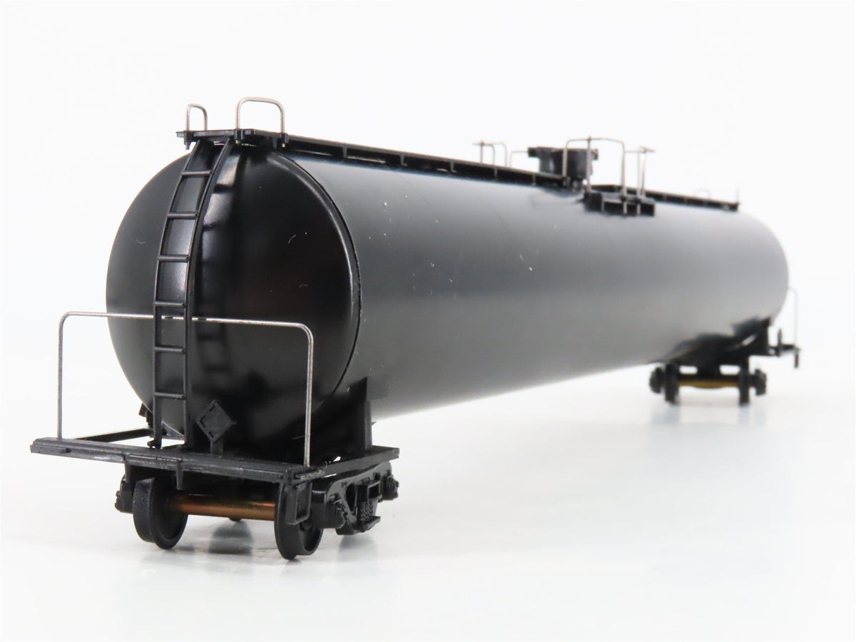 HO Scale Walthers 932-7300 Undecorated 33,000 Gallon LPG Tank Car