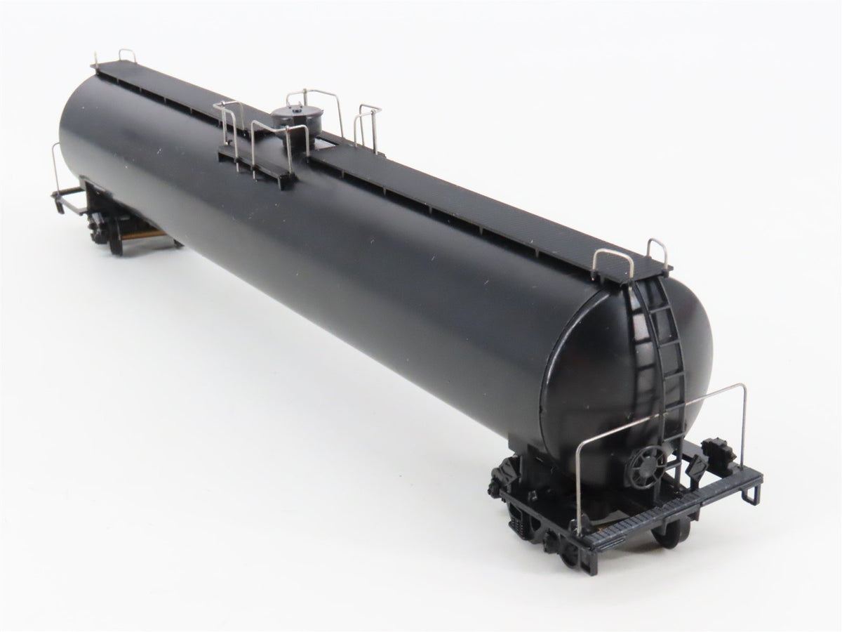 HO Scale Walthers 932-7300 Undecorated 33,000 Gallon LPG Tank Car