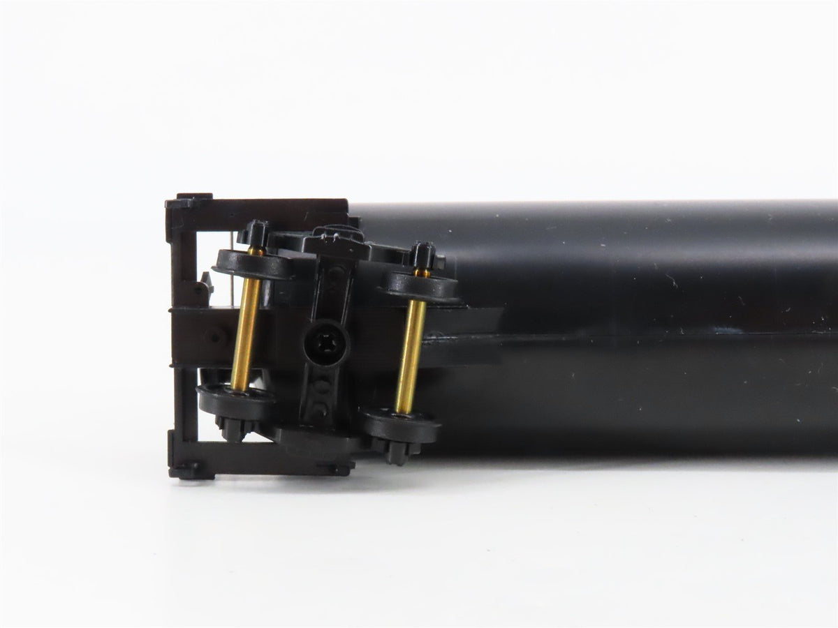 HO Scale Walthers 932-7300 Undecorated 33,000 Gallon LPG Tank Car