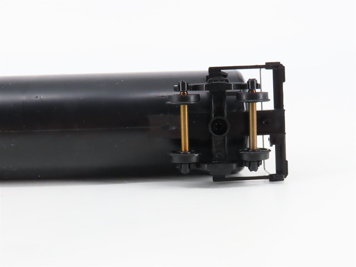 HO Scale Walthers 932-7300 Undecorated 33,000 Gallon LPG Tank Car