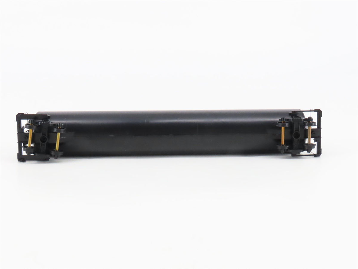 HO Scale Walthers 932-7300 Undecorated 33,000 Gallon LPG Tank Car