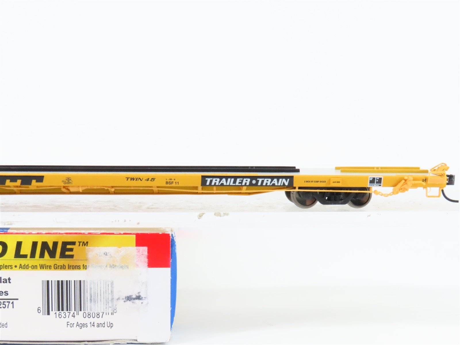 HO Scale Walthers Gold Line 932-40806 TTWX TTX Flat Car w/ ACF Hitches #982571