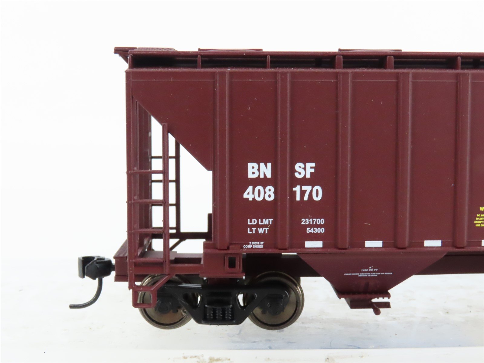 HO Scale Walthers Gold Line 932-41301 BNSF Railway 2-Bay Covered Hopper #408170