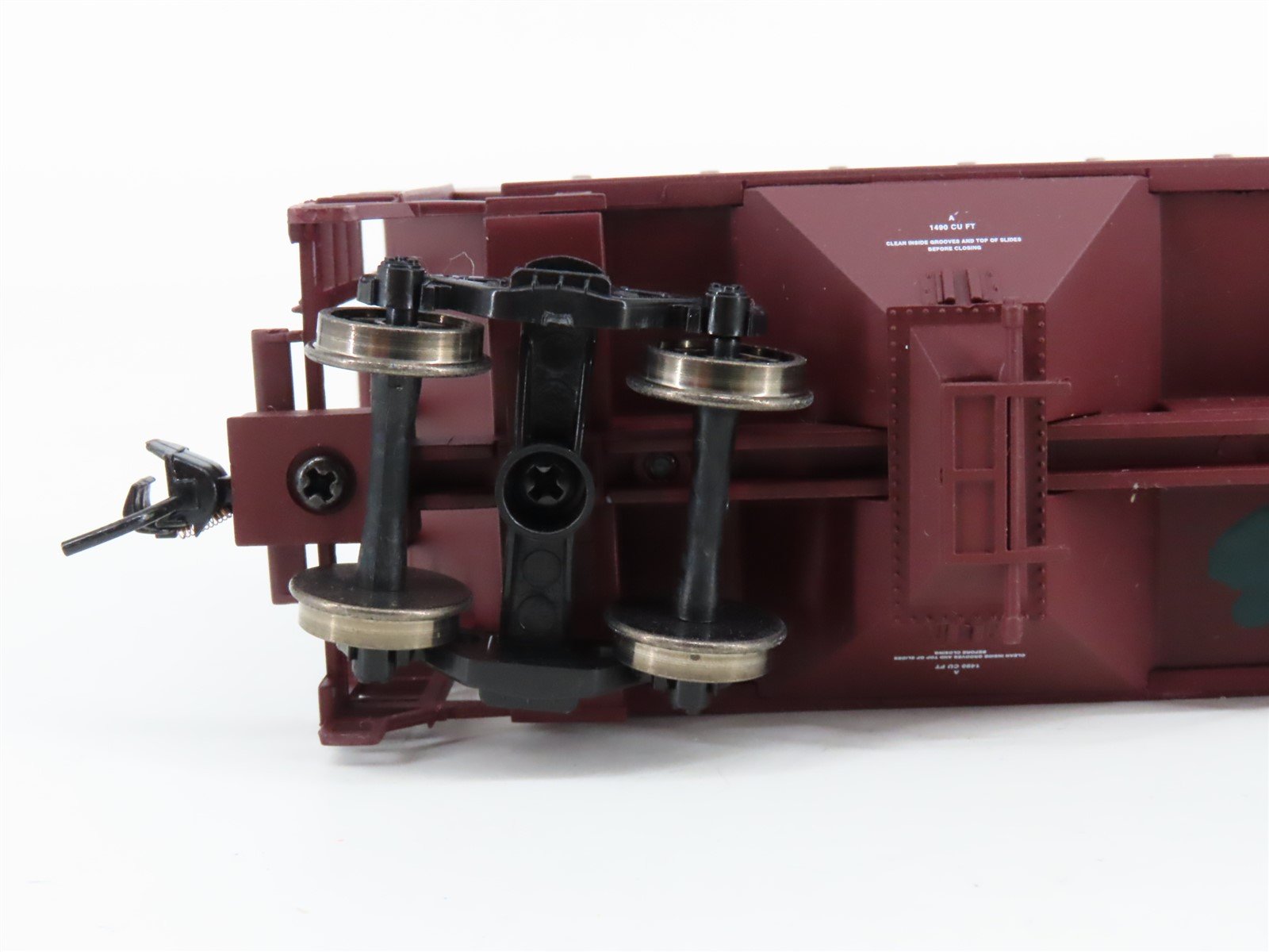 HO Scale Walthers Gold Line 932-41301 BNSF Railway 2-Bay Covered Hopper #408170