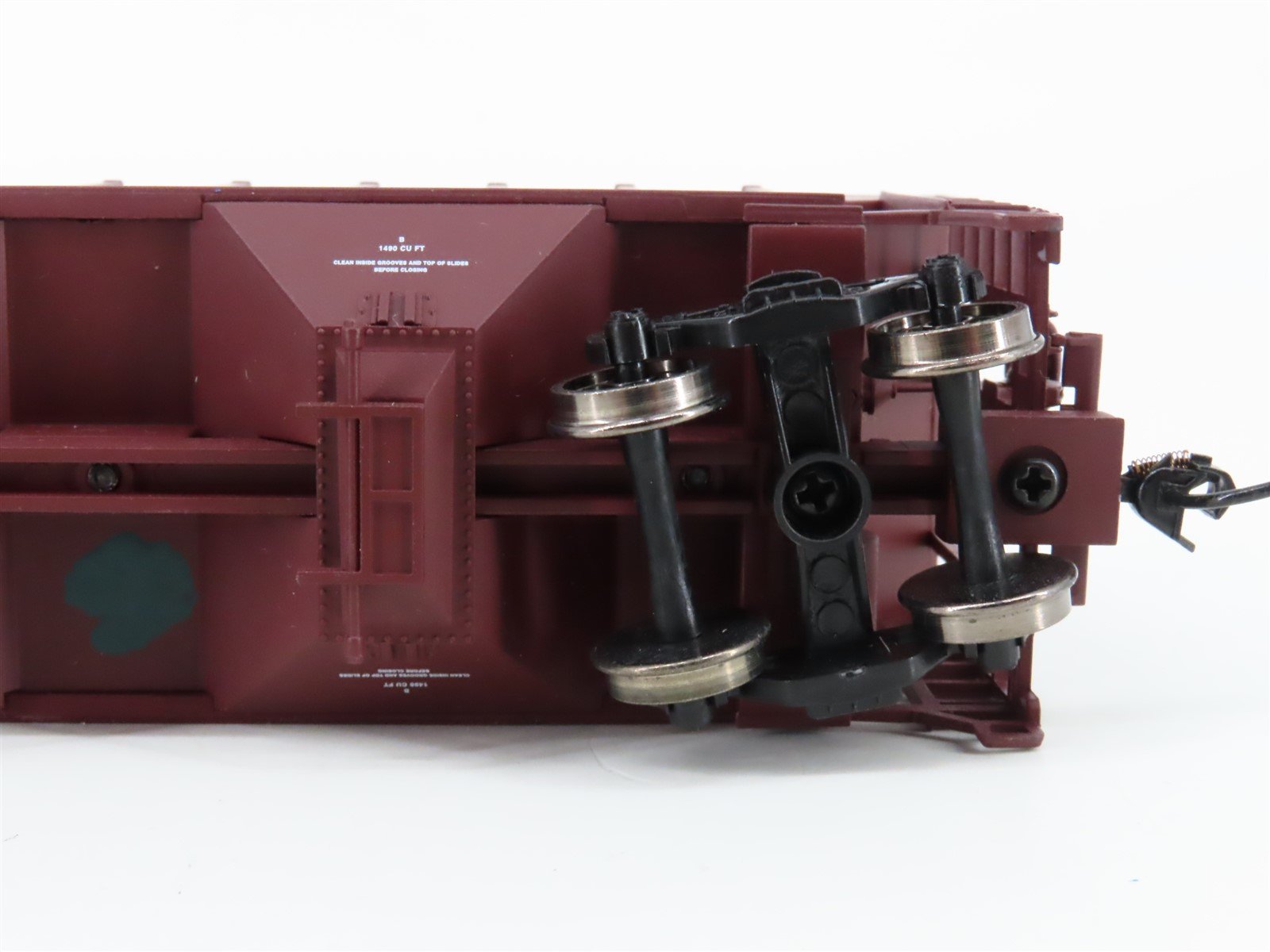 HO Scale Walthers Gold Line 932-41301 BNSF Railway 2-Bay Covered Hopper #408170