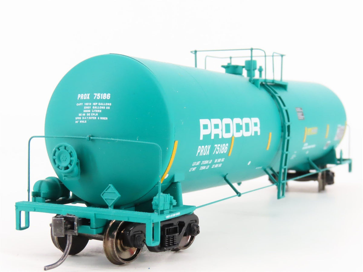 HO Scale Walthers 932-27269 UTLX Procor 23K Gallon Funnel Flow Tank Car 2-Pack