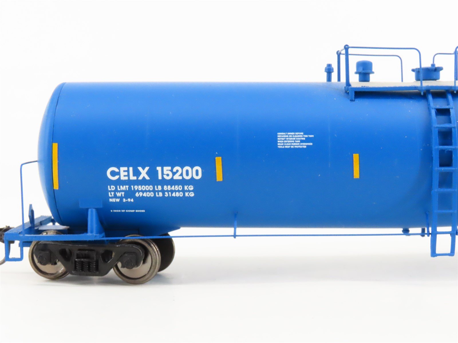 HO Scale Walthers Gold Line 932-27274 CELX 23K Gal. Funnel Flow Tank Car 2-Pack
