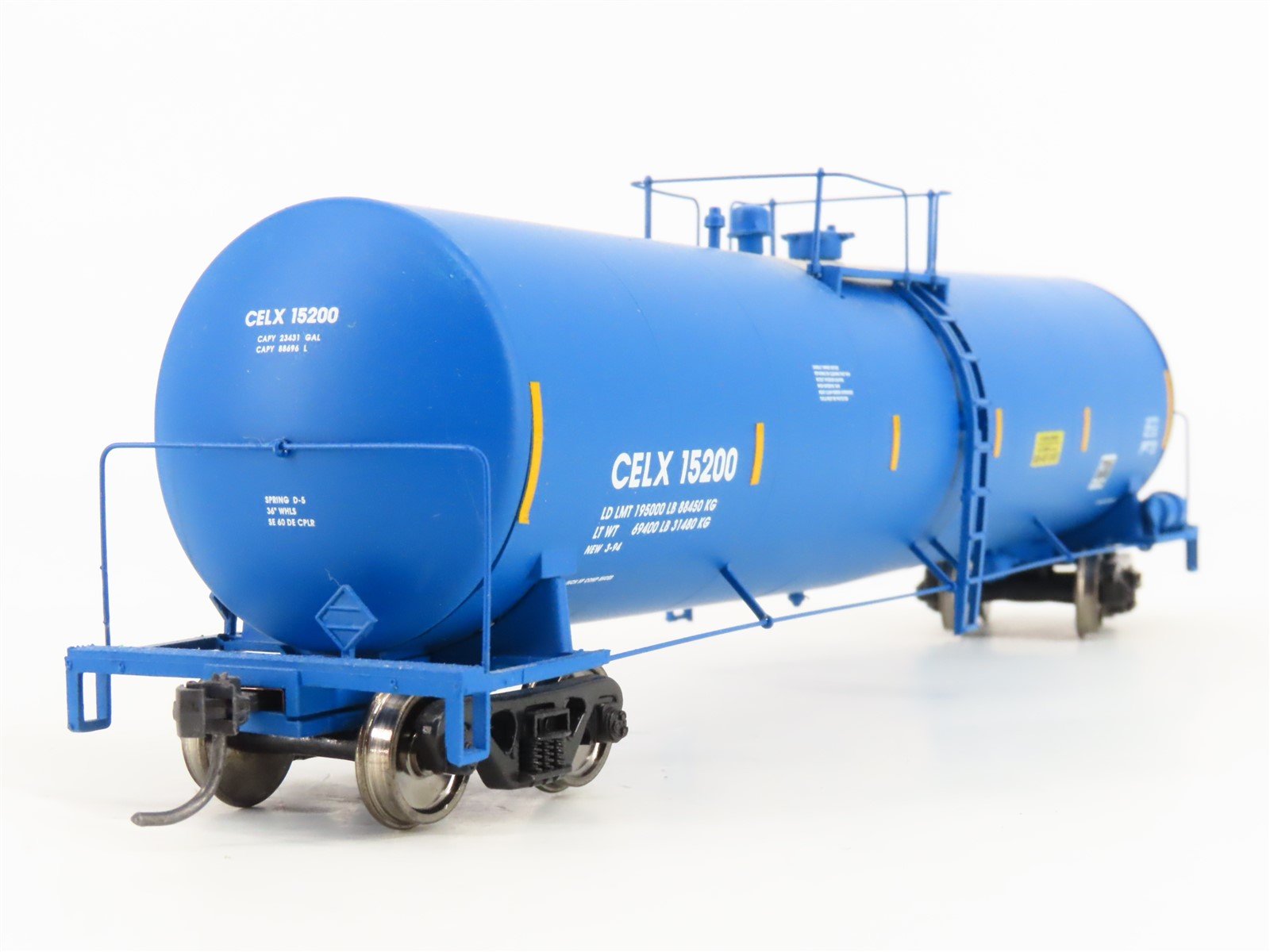 HO Scale Walthers Gold Line 932-27274 CELX 23K Gal. Funnel Flow Tank Car 2-Pack