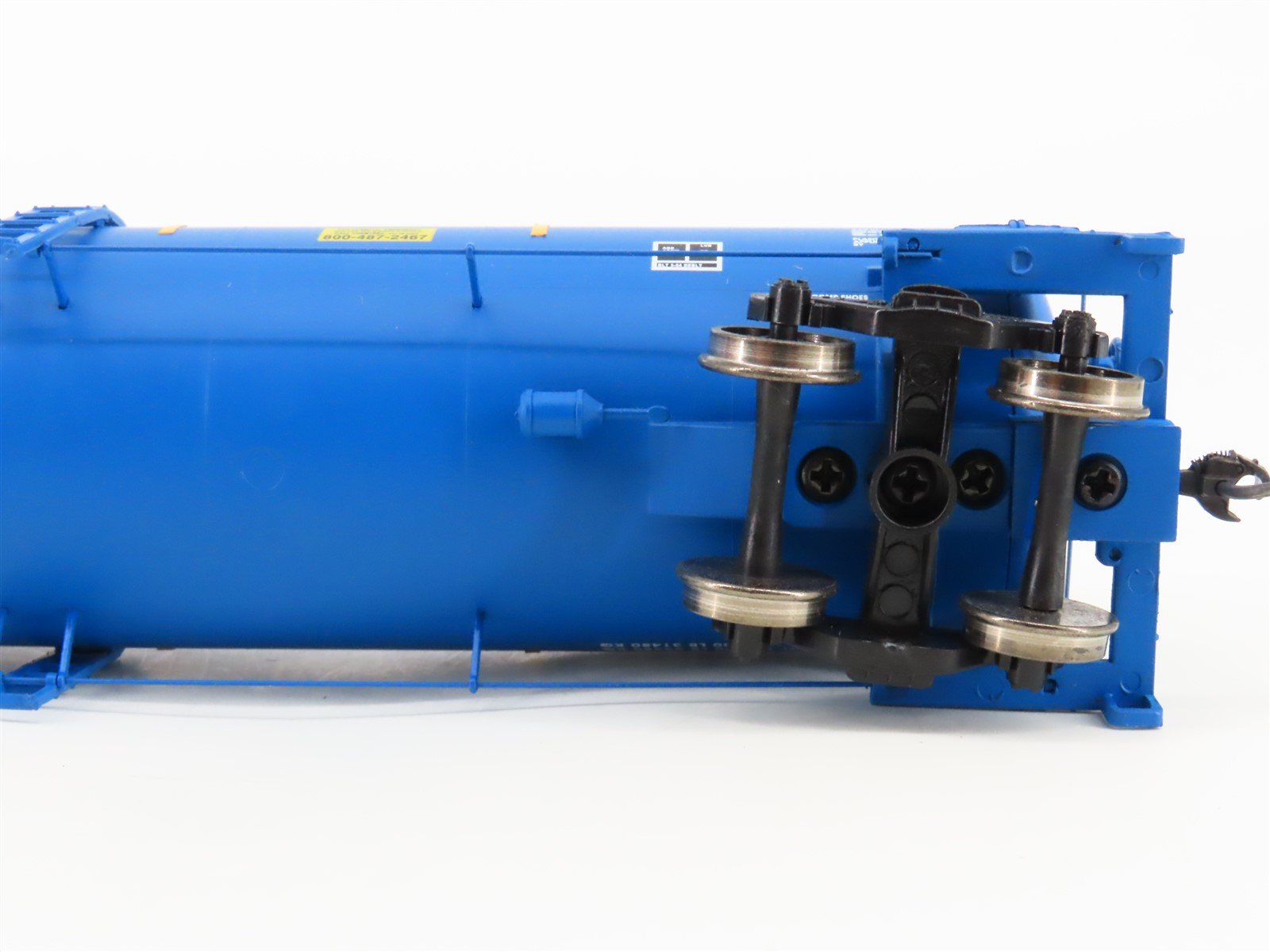 HO Scale Walthers Gold Line 932-27274 CELX 23K Gal. Funnel Flow Tank Car 2-Pack