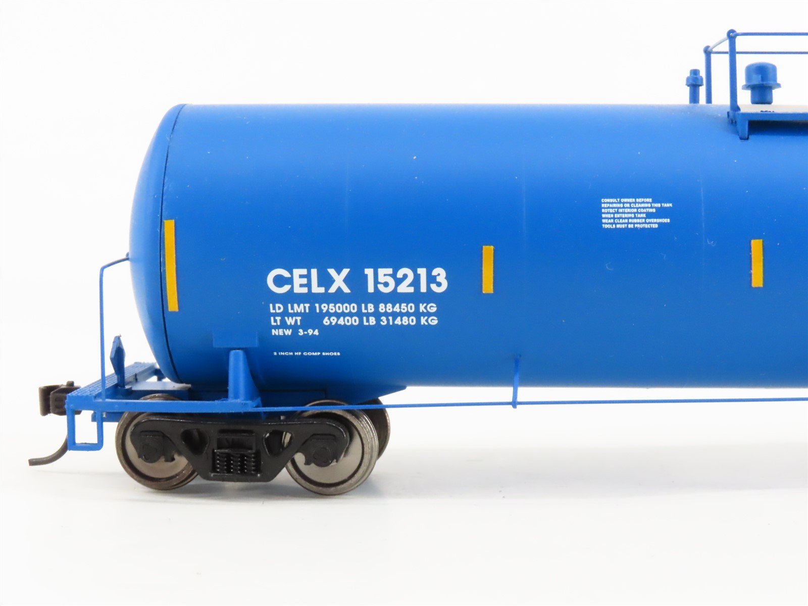 HO Scale Walthers Gold Line 932-27274 CELX 23K Gal. Funnel Flow Tank Car 2-Pack