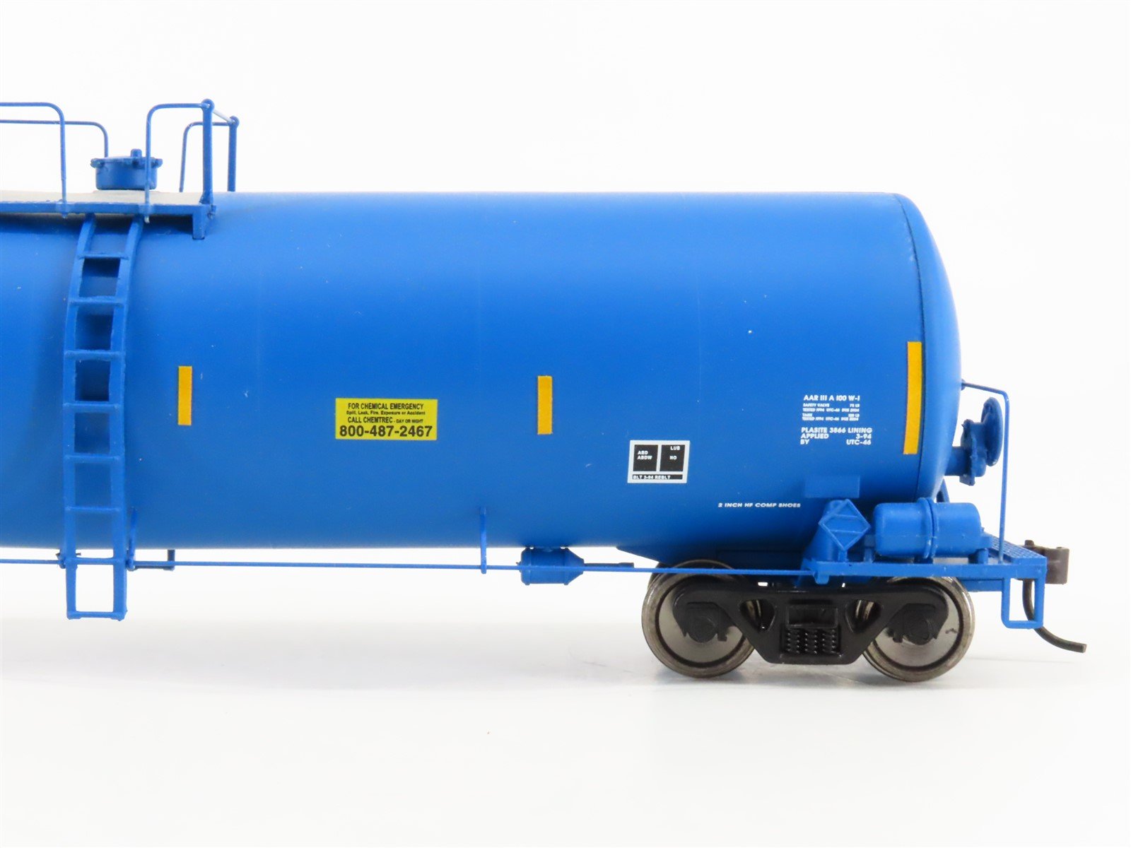 HO Scale Walthers Gold Line 932-27274 CELX 23K Gal. Funnel Flow Tank Car 2-Pack