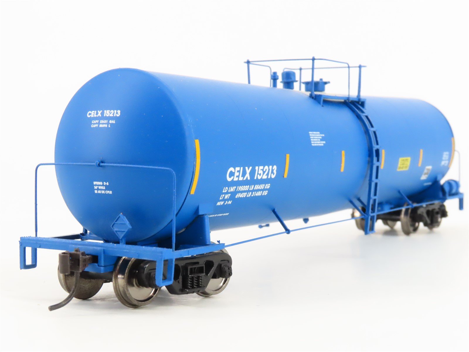 HO Scale Walthers Gold Line 932-27274 CELX 23K Gal. Funnel Flow Tank Car 2-Pack