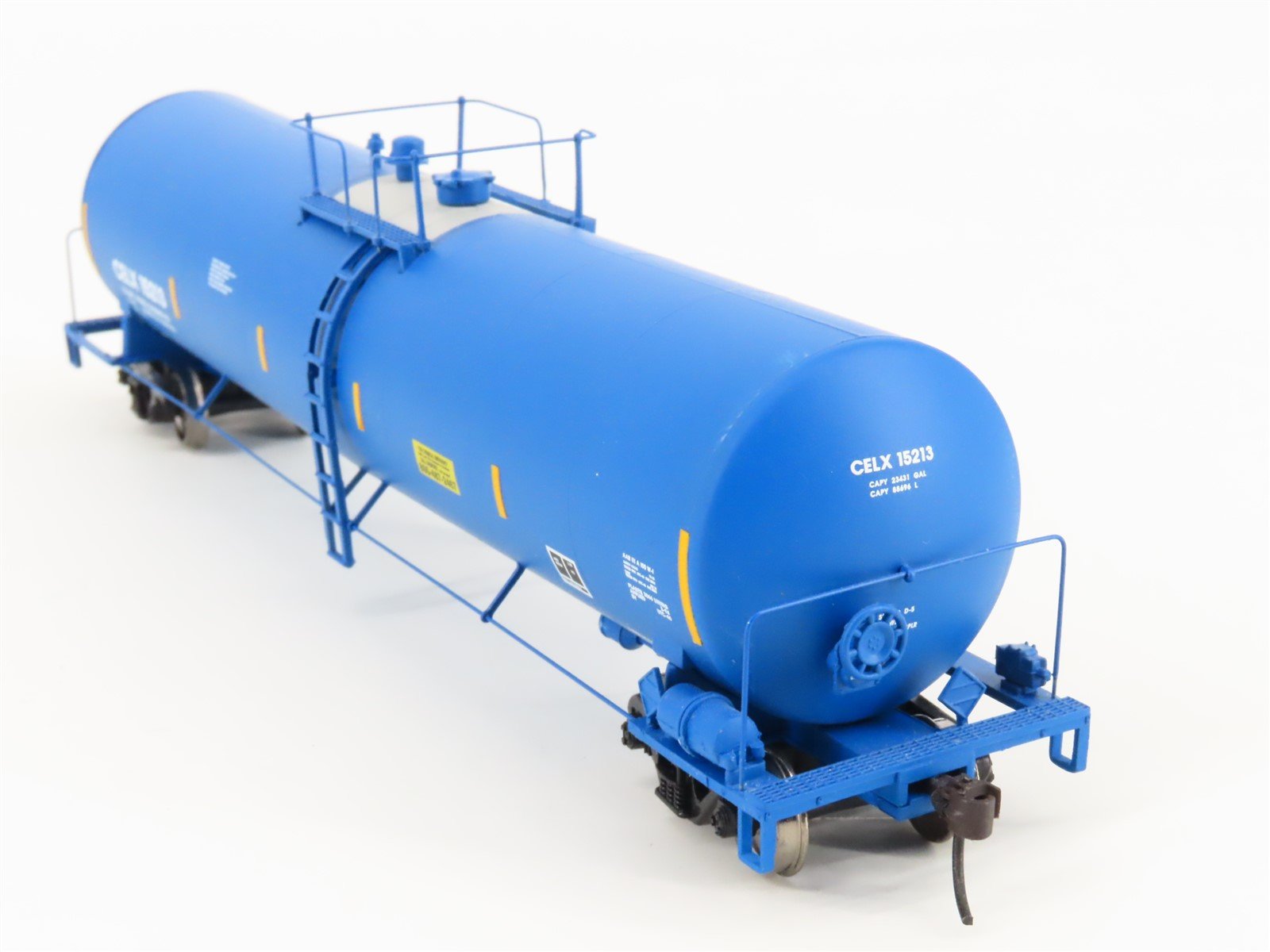 HO Scale Walthers Gold Line 932-27274 CELX 23K Gal. Funnel Flow Tank Car 2-Pack