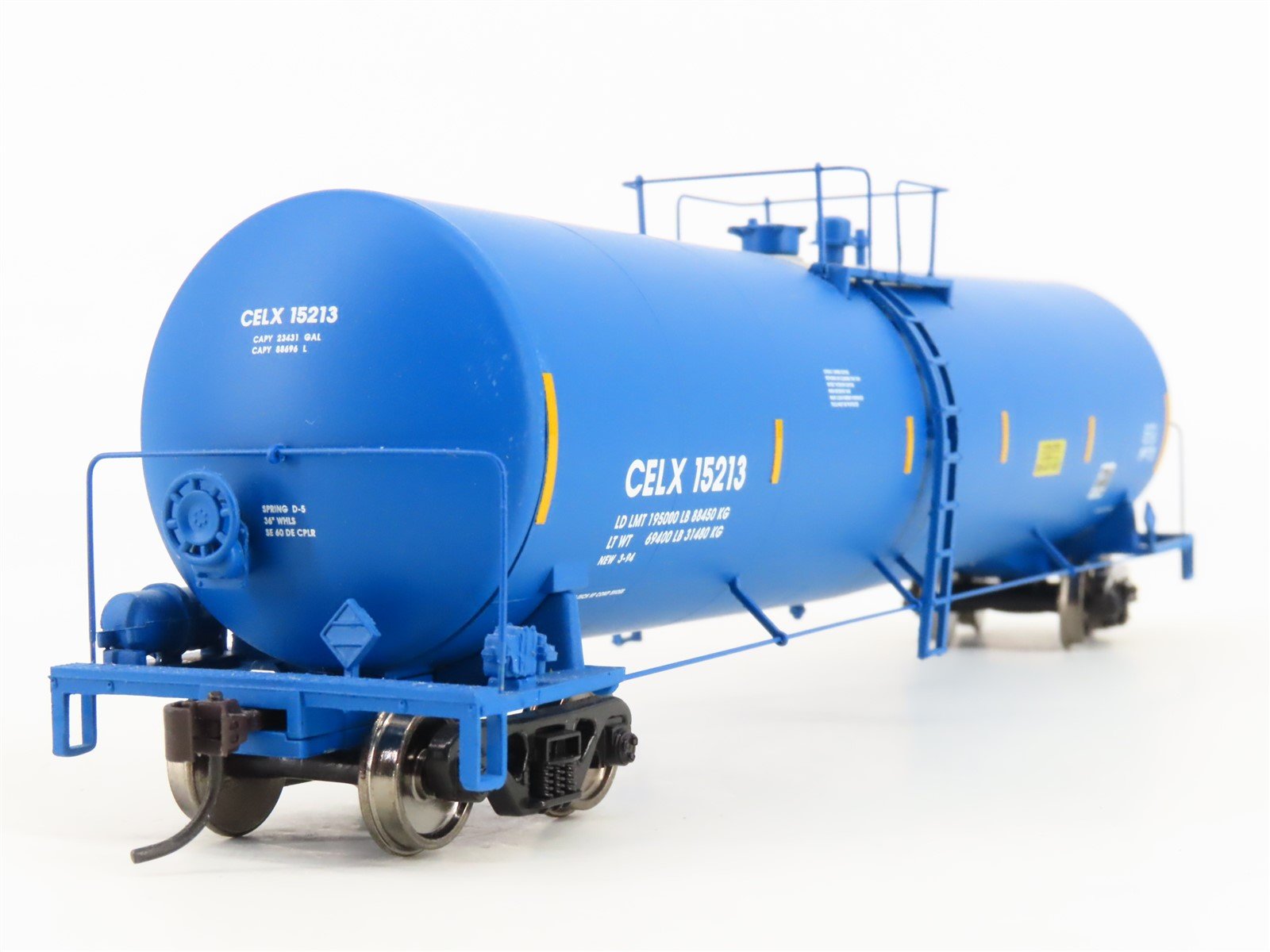 HO Scale Walthers Gold Line 932-27274 CELX 23K Gal. Funnel Flow Tank Car 2-Pack