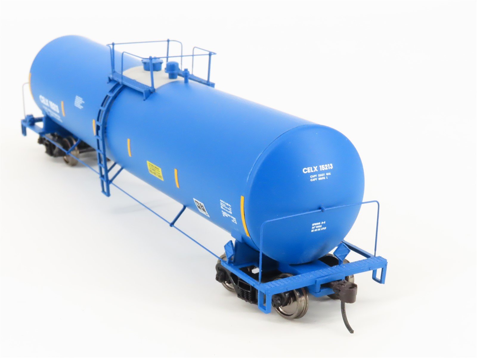 HO Scale Walthers Gold Line 932-27274 CELX 23K Gal. Funnel Flow Tank Car 2-Pack