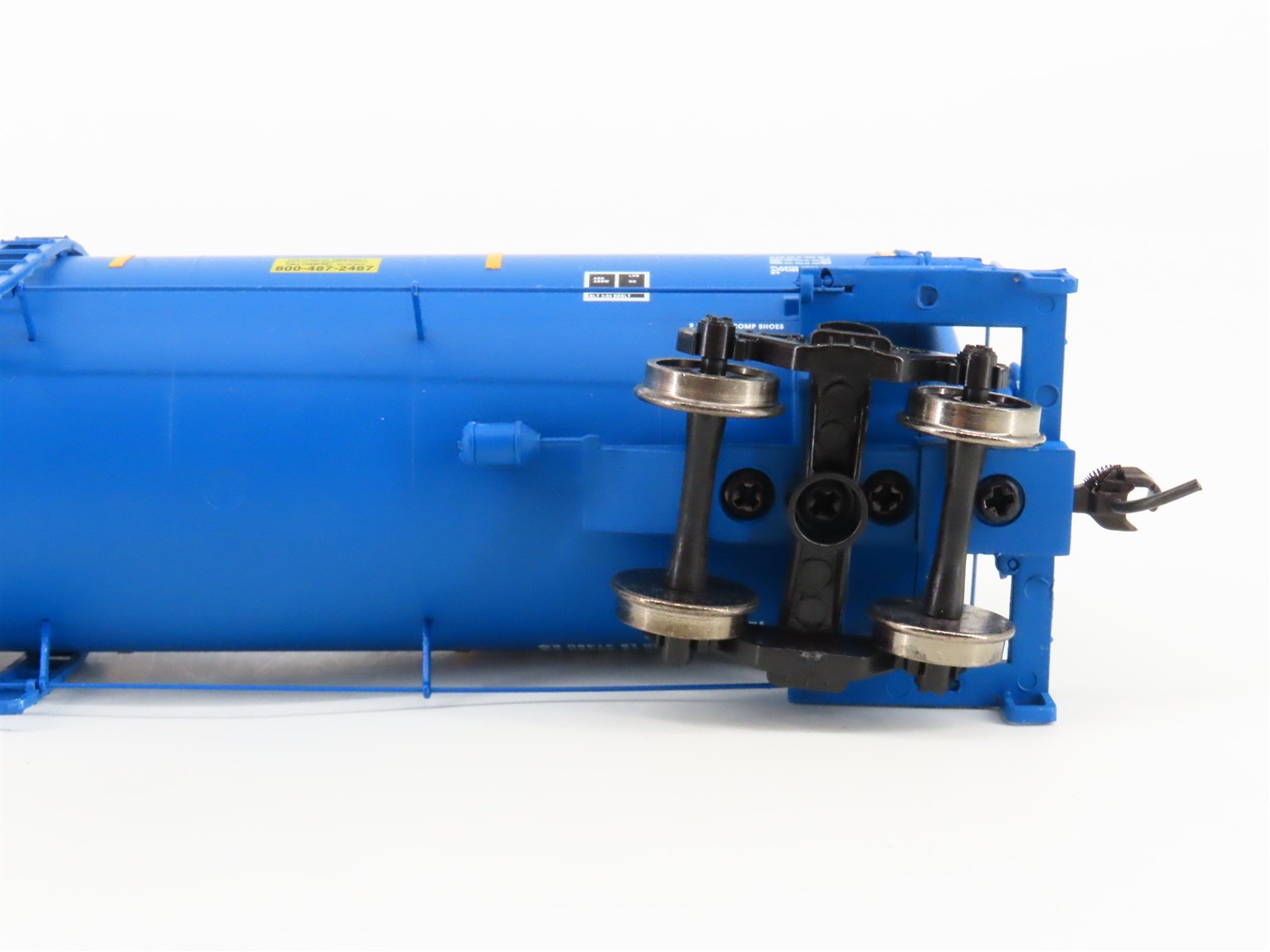 HO Scale Walthers Gold Line 932-27274 CELX 23K Gal. Funnel Flow Tank Car 2-Pack