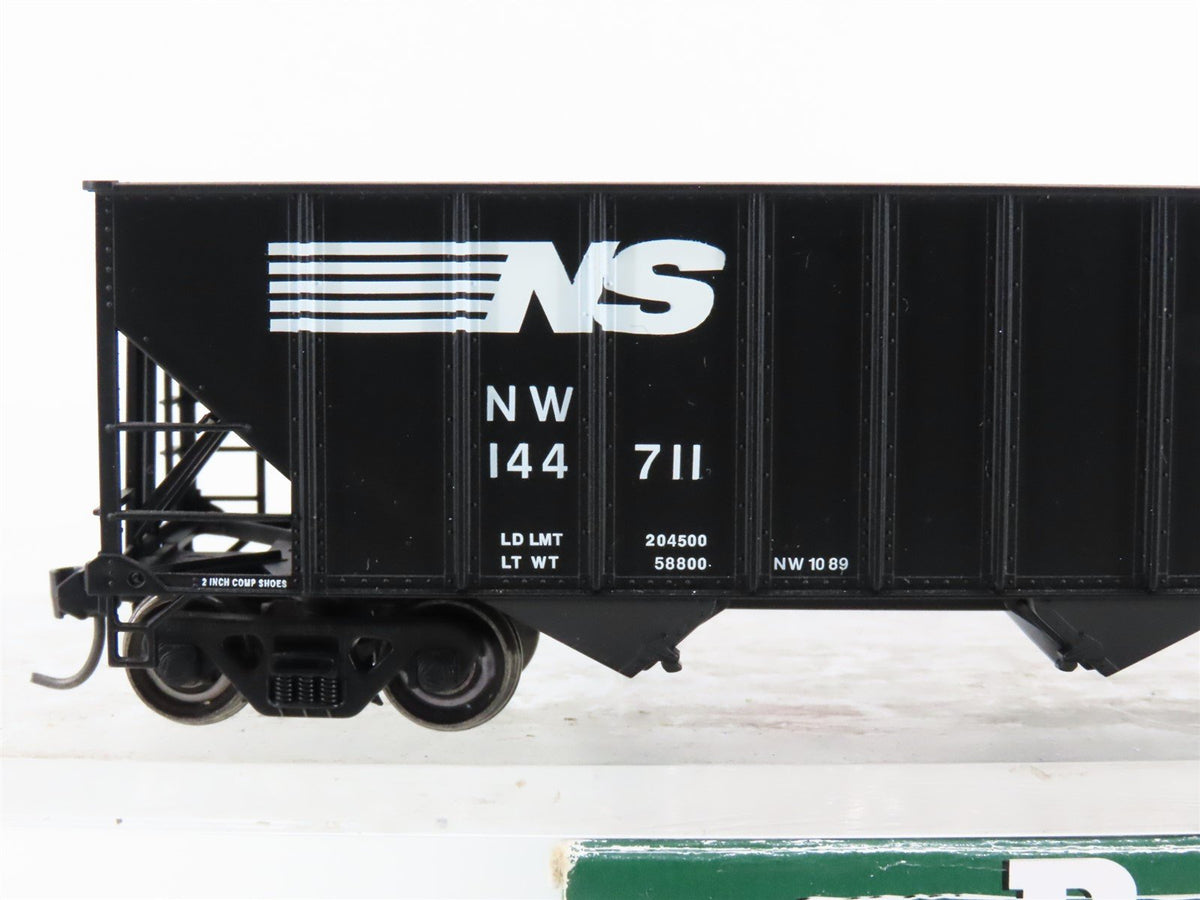HO Bowser Stewart Hobbies Executive Line 40204 NS 3-Bay Open Hopper #144711