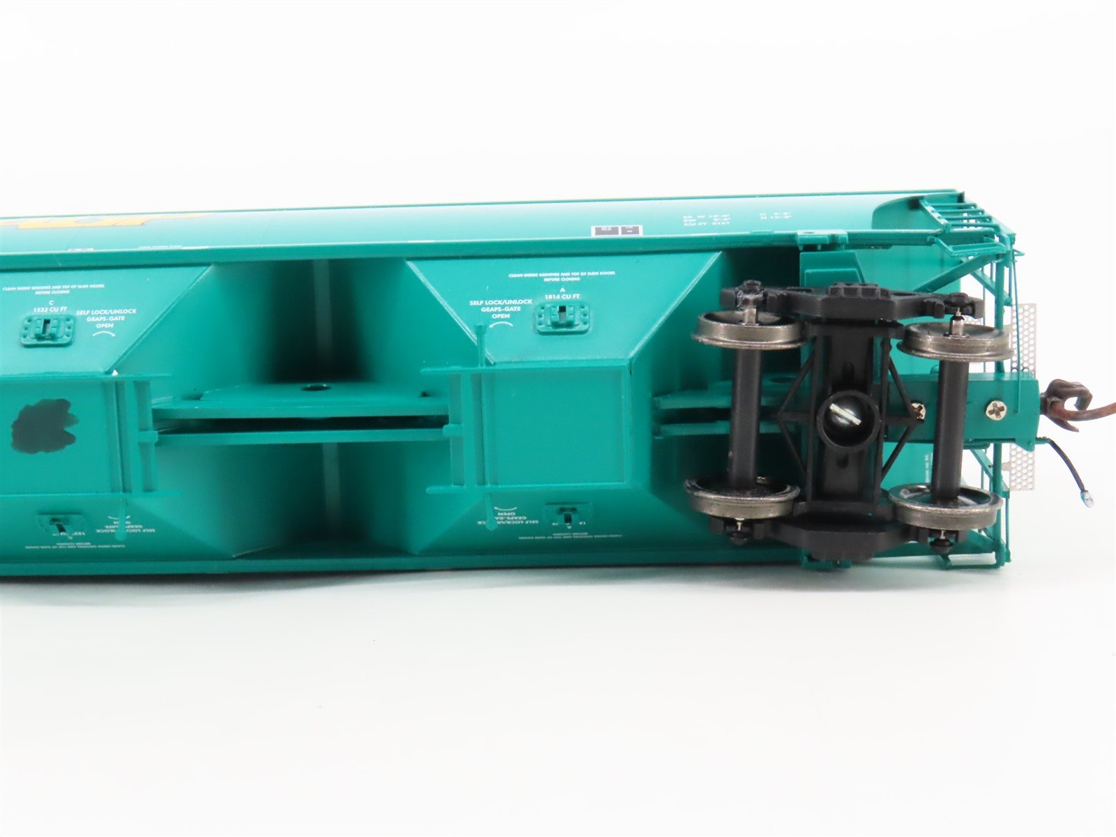 HO Scale Athearn Genesis G4253 AGPX 3-Bay Covered Hopper #96080