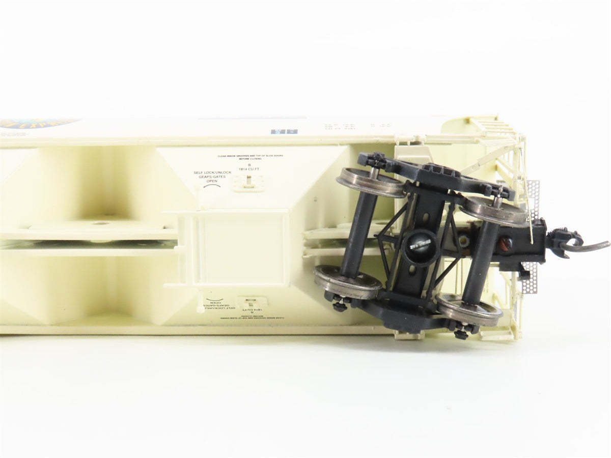 HO Scale Athearn Genesis G4257 CSXT Grain Express 3-Bay Covered Hopper #265097