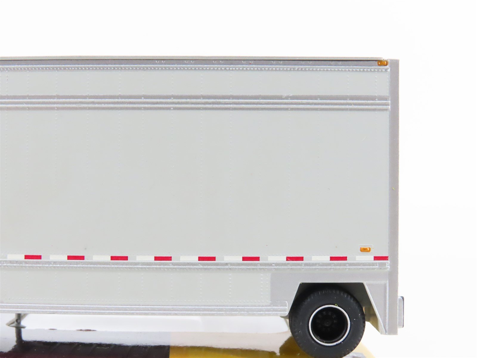 HO Scale Athearn 29403 UPS United Parcel Service 28' Parcel Trailer #285224