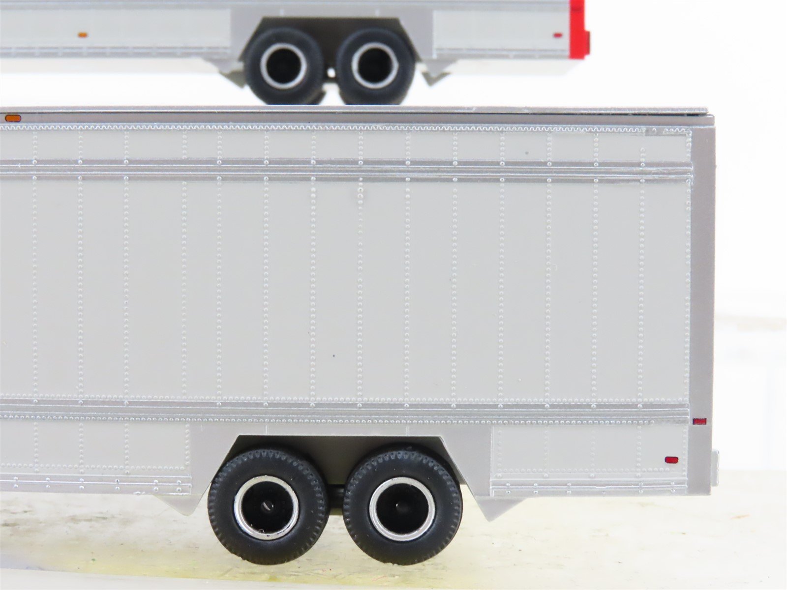 HO Scale Athearn 27953 UPSZ United Parcel Service 40' Parcel Trailer 2-Pack