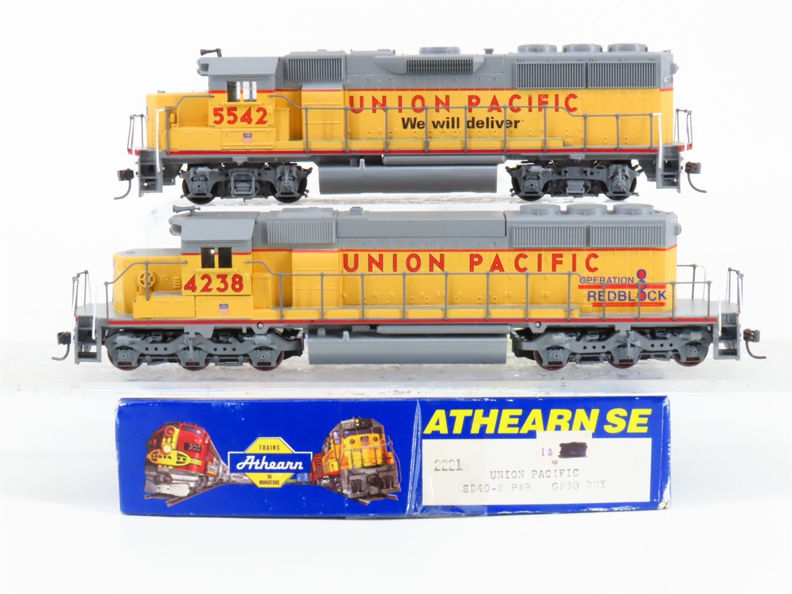 HO Scale Athearn 2221 UP Union Pacific SD40-2/GP50 Diesel Locomotive Pack