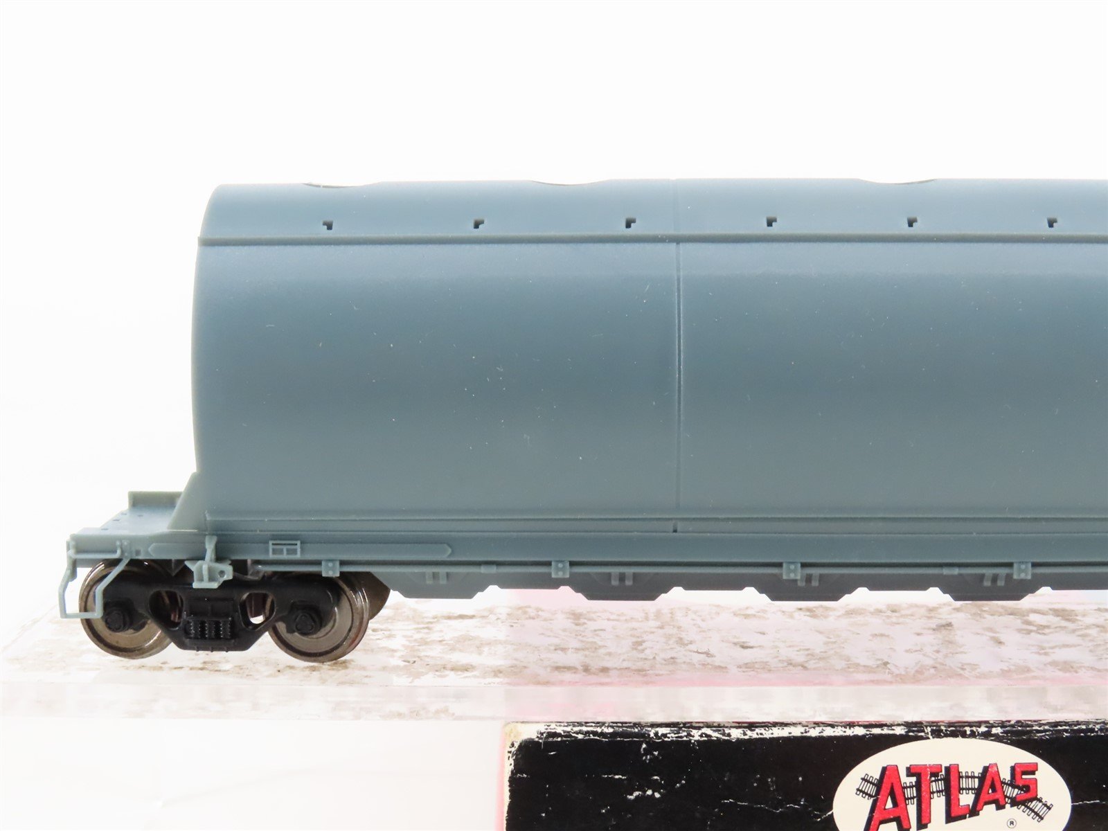 HO Scale Atlas #1950 Undecorated ACF 6 Bay Cylindrical Hopper