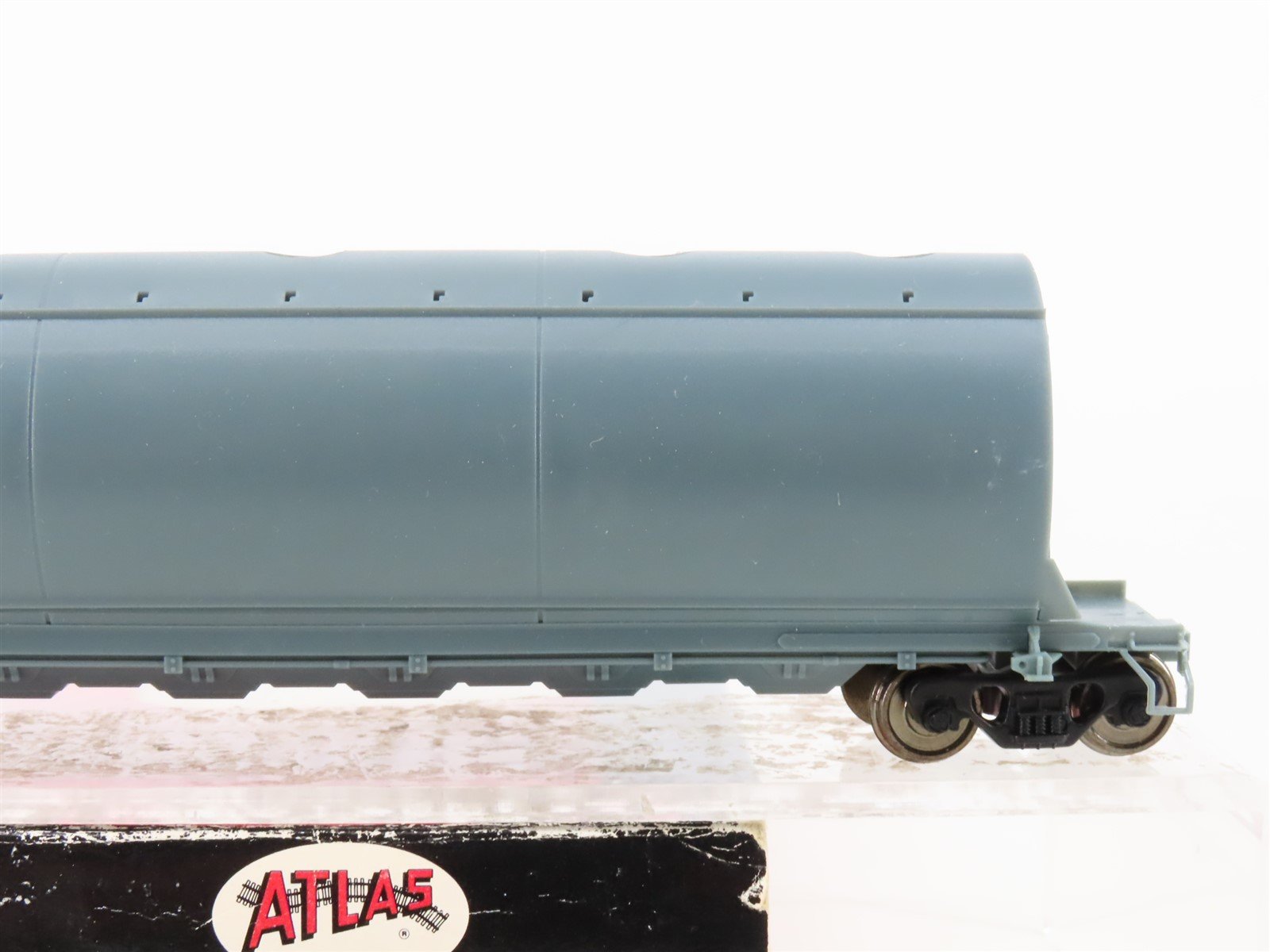 HO Scale Atlas #1950 Undecorated ACF 6 Bay Cylindrical Hopper