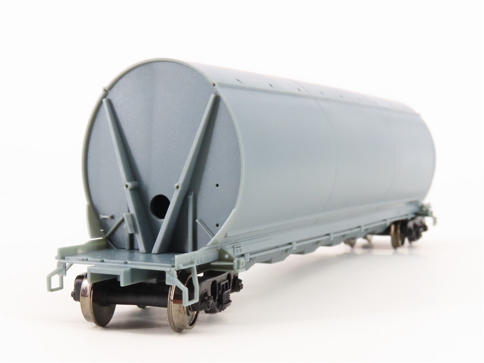 HO Scale Atlas #1950 Undecorated ACF 6 Bay Cylindrical Hopper