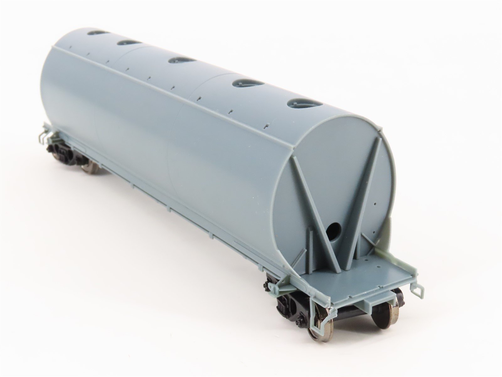 HO Scale Atlas #1950 Undecorated ACF 6 Bay Cylindrical Hopper