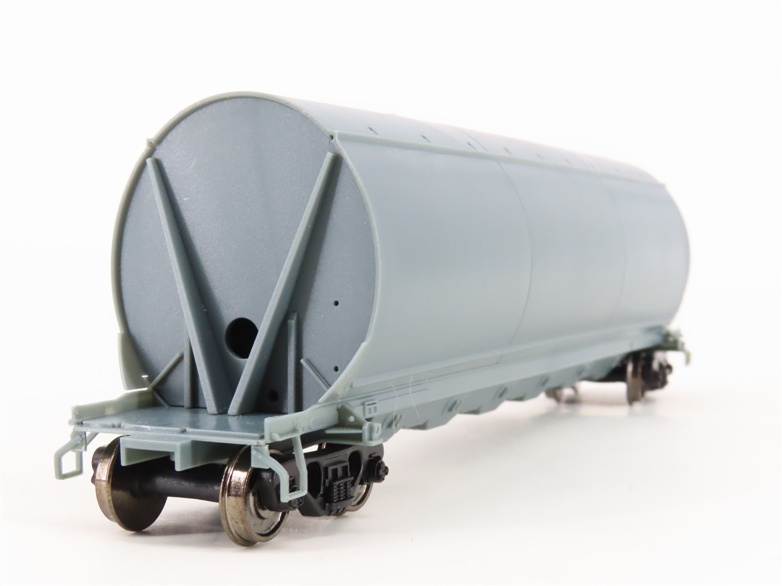 HO Scale Atlas #1950 Undecorated ACF 6 Bay Cylindrical Hopper