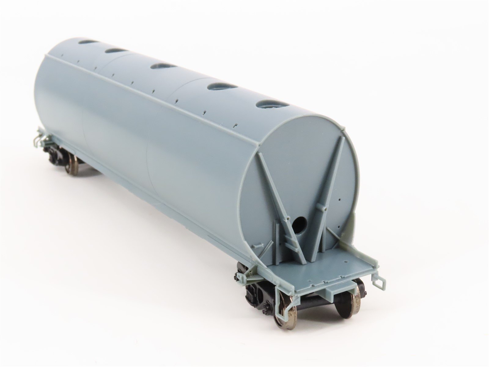 HO Scale Atlas #1950 Undecorated ACF 6 Bay Cylindrical Hopper