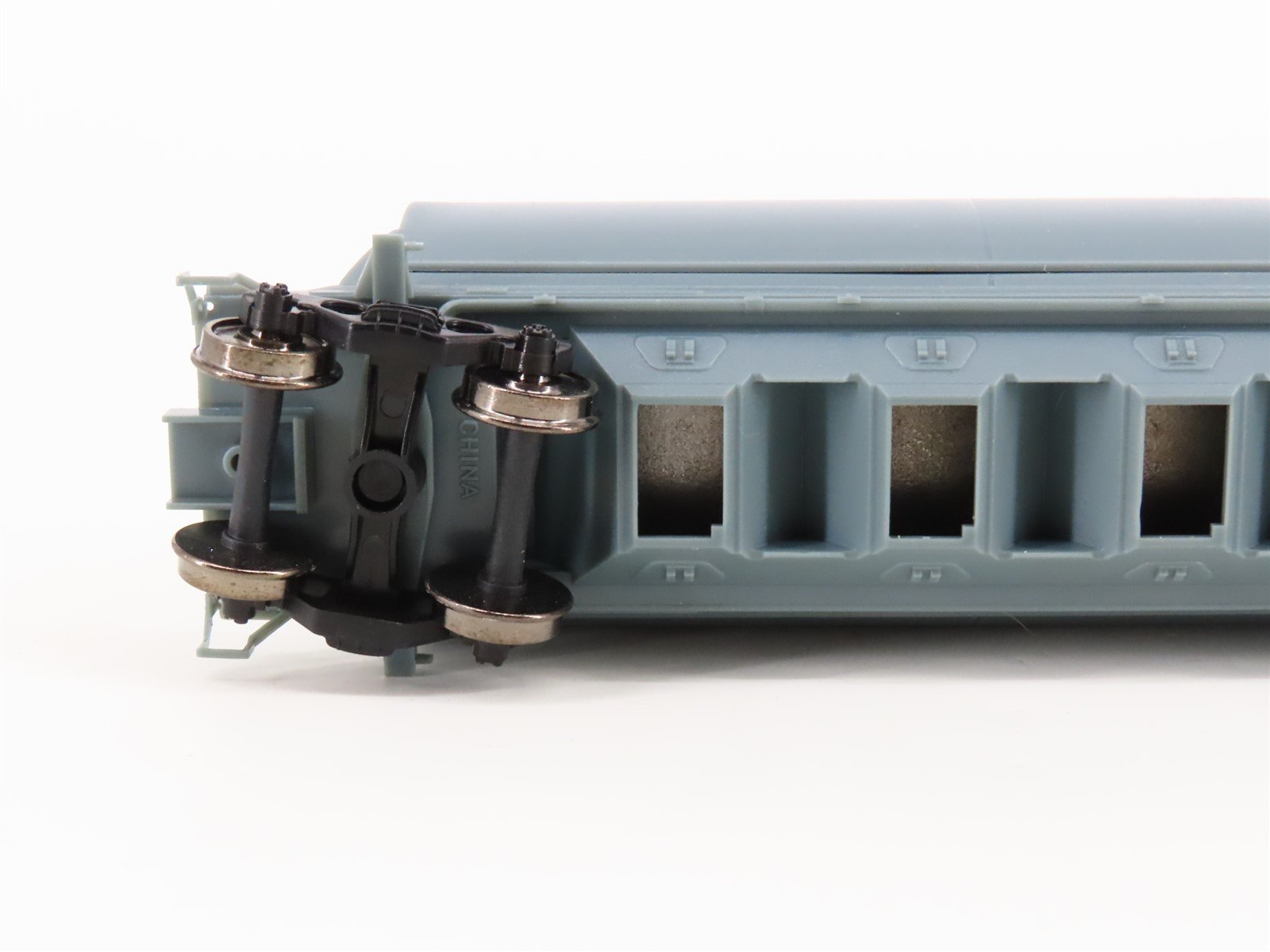 HO Scale Atlas #1950 Undecorated ACF 6 Bay Cylindrical Hopper