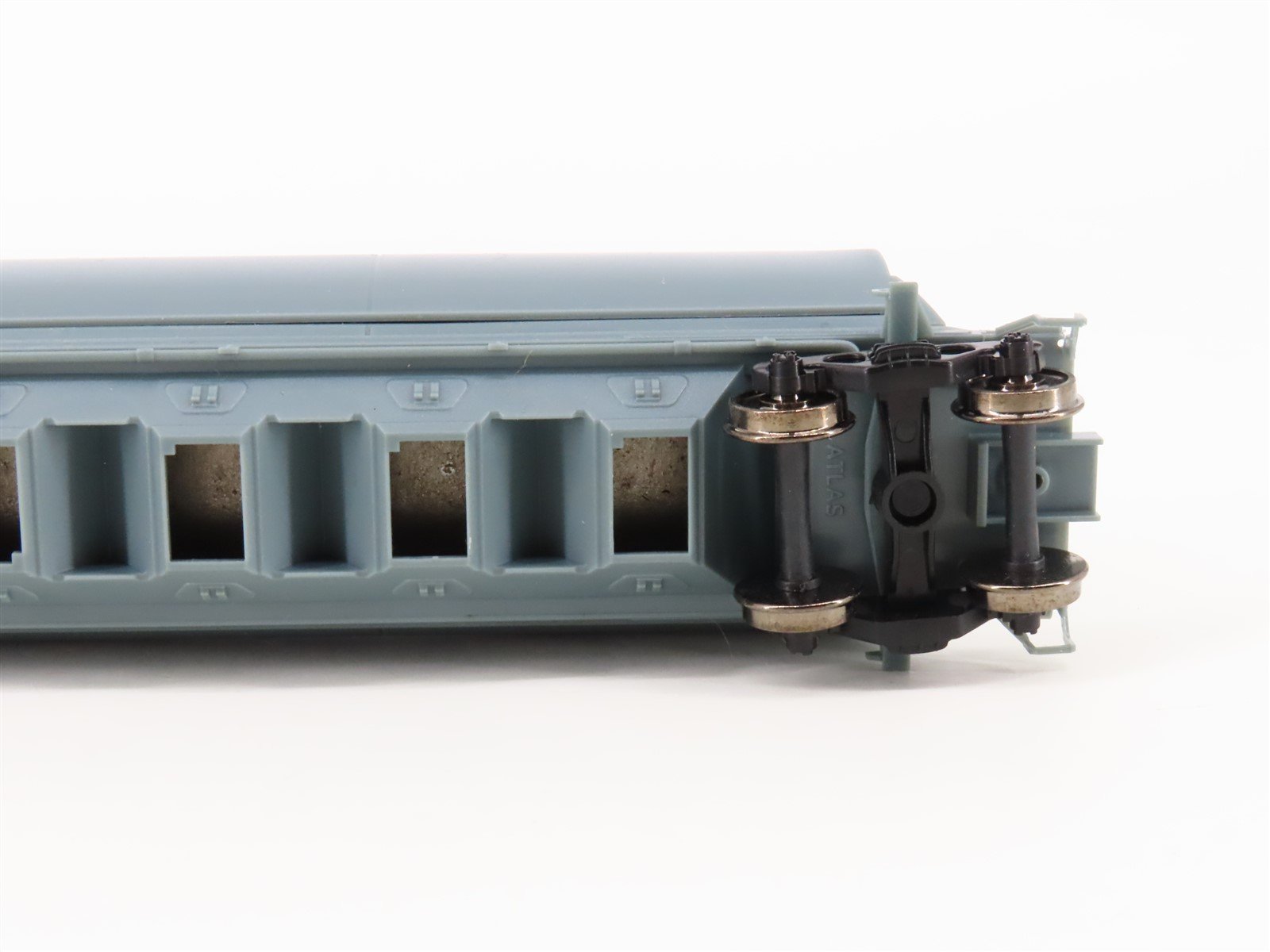 HO Scale Atlas #1950 Undecorated ACF 6 Bay Cylindrical Hopper
