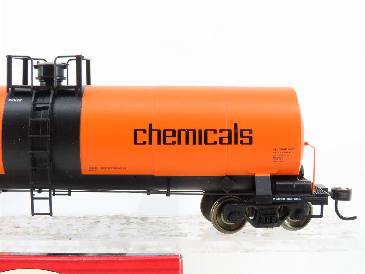 HO Scale Atlas 1556-1 HCPX Hooker Chemicals 17k Gallon Tank Car #1262