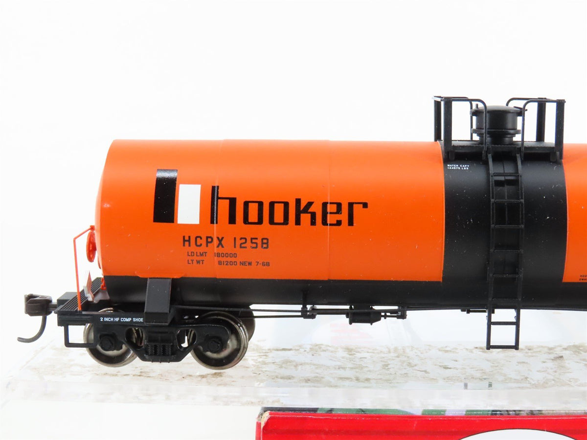 HO Scale Atlas 20001114 HCPX Hooker Chemicals 17K Gallon Tank Car #1258