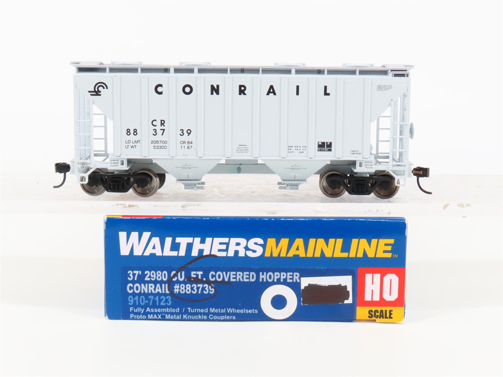 HO Scale Walthers Mainline 910-7123 CR Conrail 37' 2-Bay Covered Hopper #883739