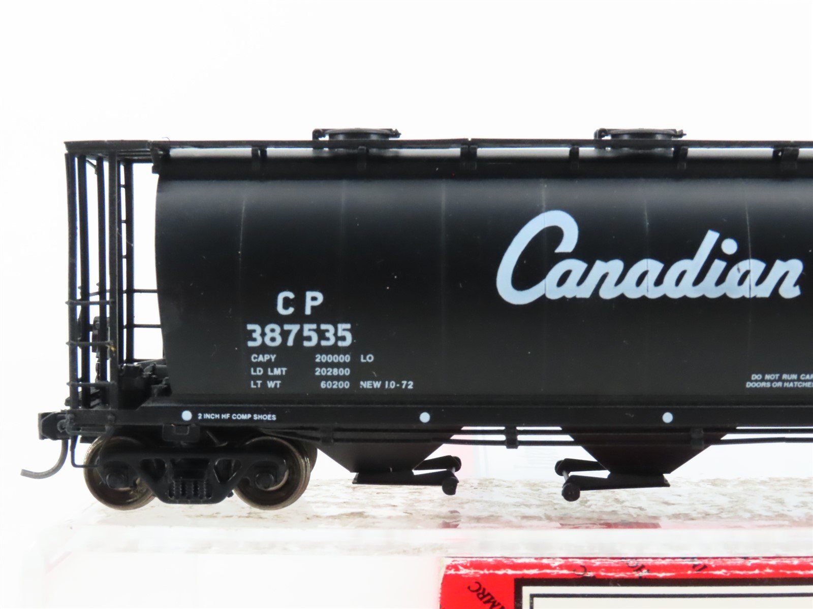 HO Scale Intermountain 45212-14 CP Black 4-Bay Cylindrical Hopper #387535