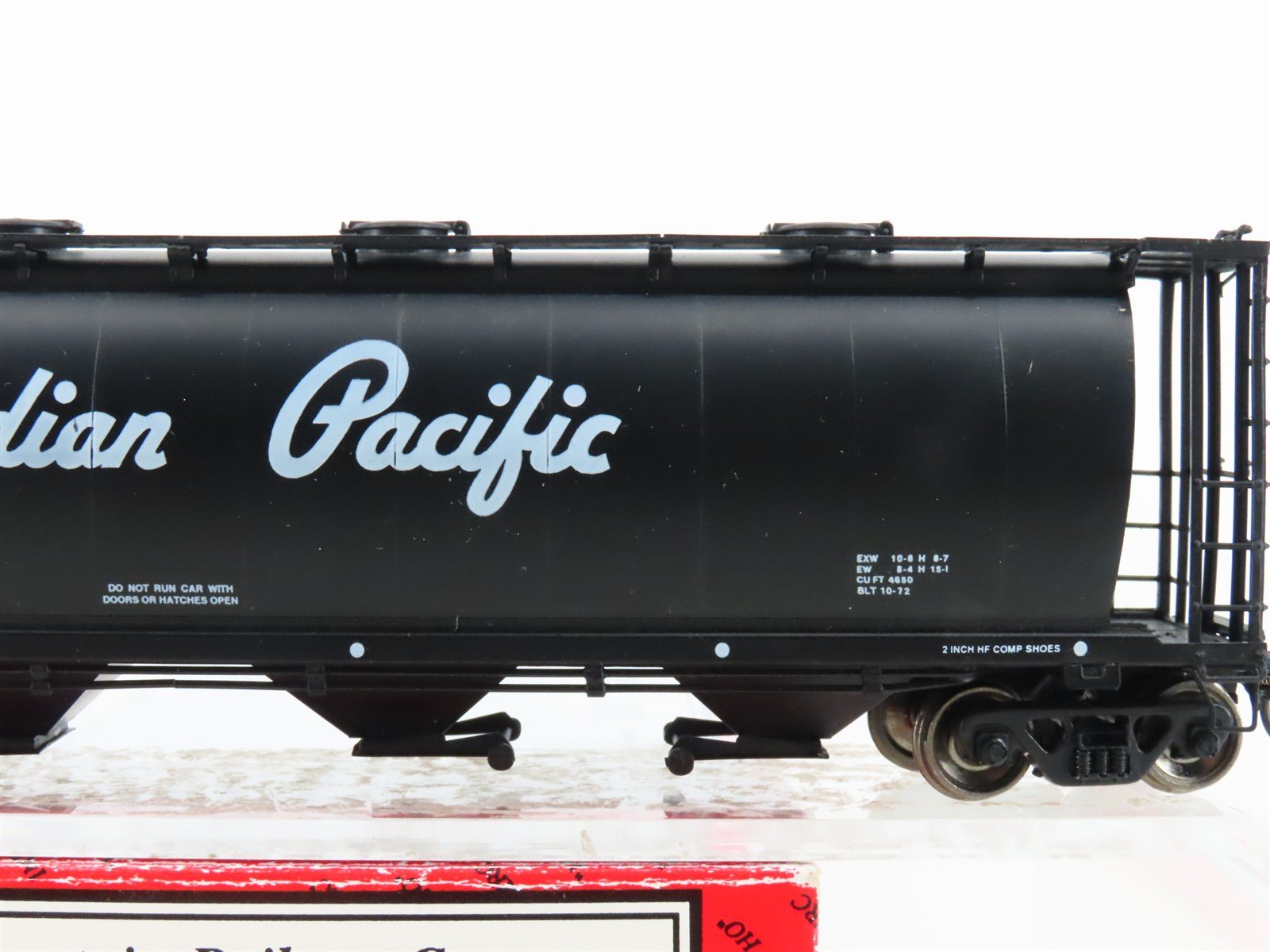 HO Scale Intermountain 45212-14 CP Black 4-Bay Cylindrical Hopper #387535