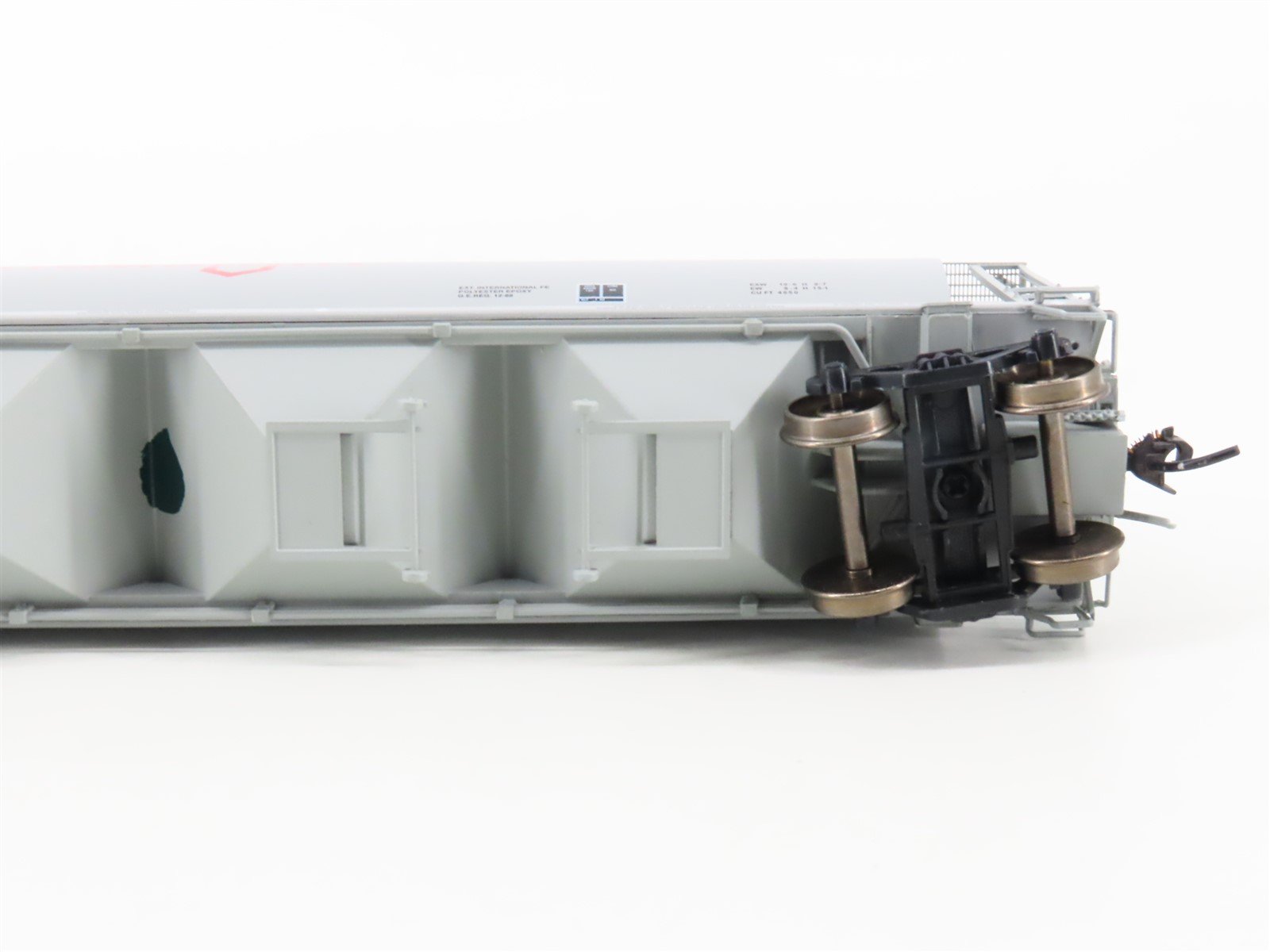 HO Scale Intermountain 45206-18 NCHX Indusmin 4-Bay Cylindrical Hopper #46090