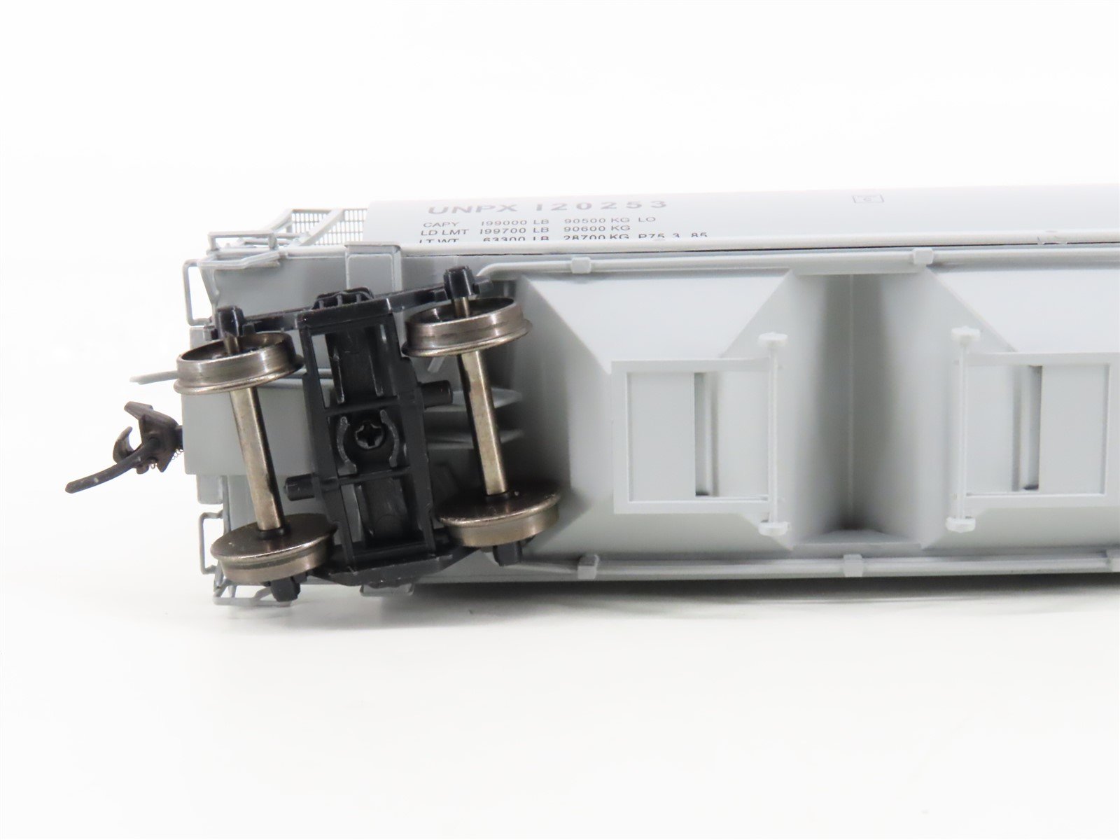 HO Scale Intermountain 45126-03 UNPX Procor 4-Bay Cylindrical Hopper #120253