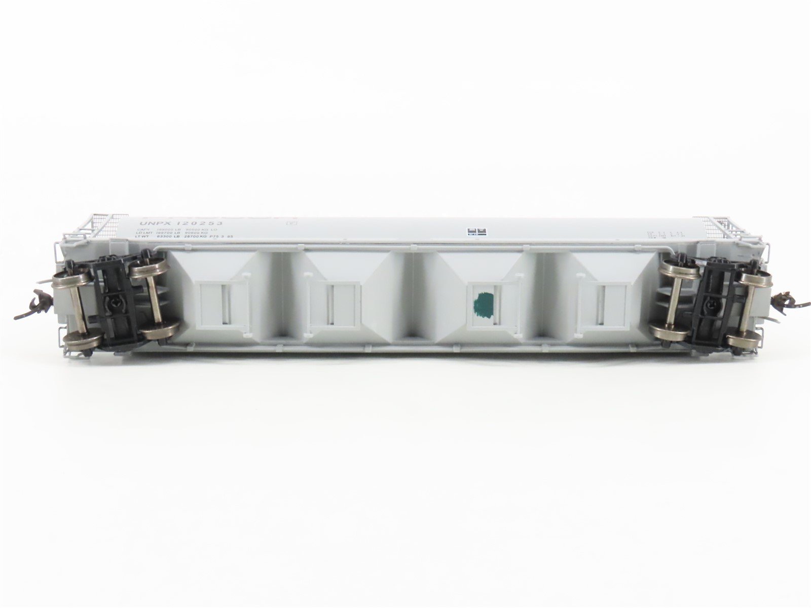 HO Scale Intermountain 45126-03 UNPX Procor 4-Bay Cylindrical Hopper #120253