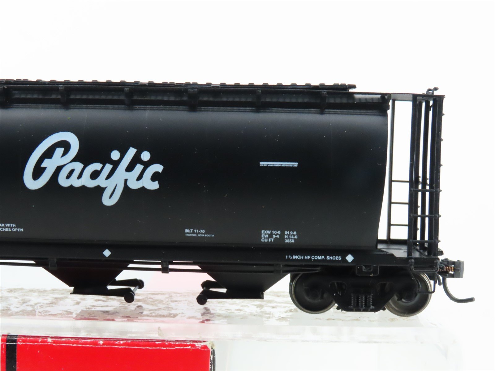 HO Scale Intermountain 45127-05 CP Black 4-Bay Cylindrical Hopper #385173