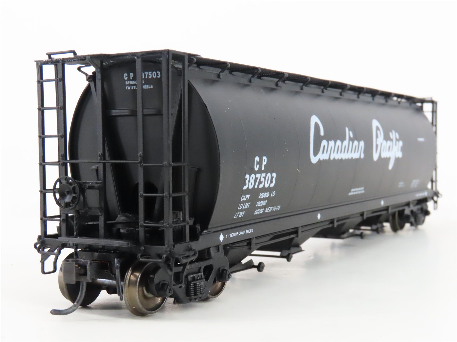 HO Scale Intermountain 45127-05 CP Black 4-Bay Cylindrical Hopper #385173
