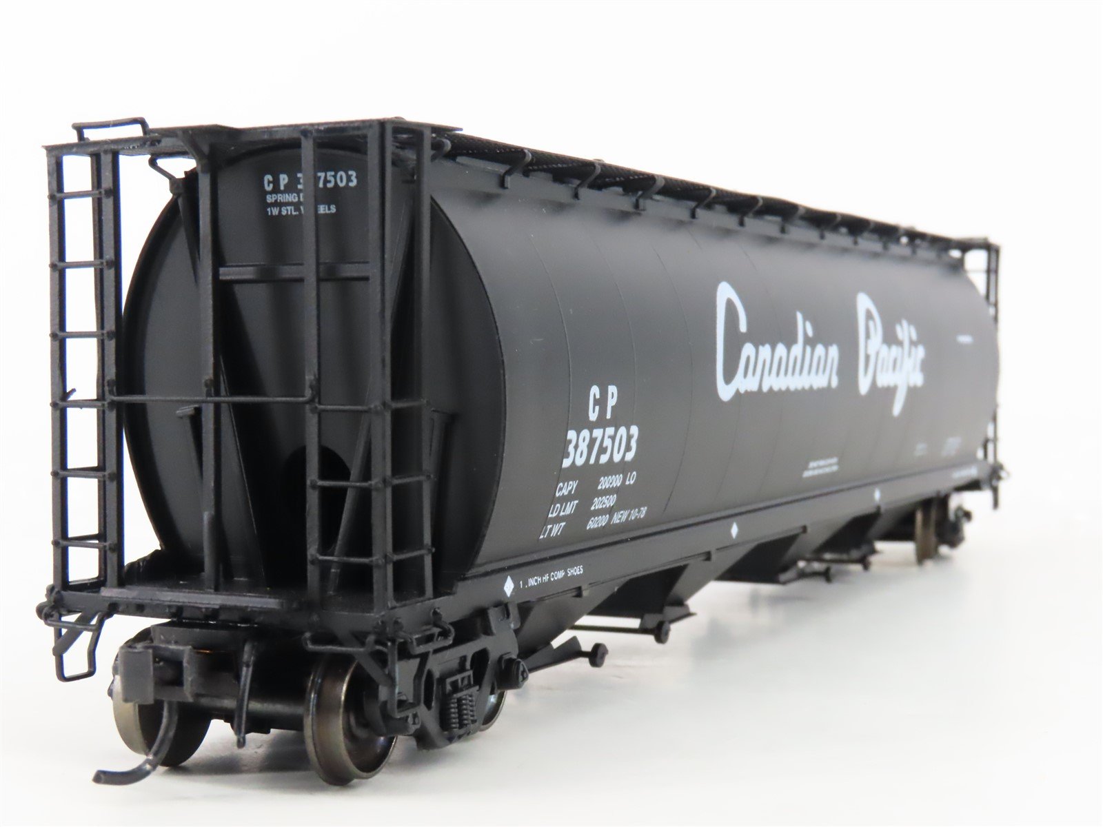 HO Scale Intermountain 45127-05 CP Black 4-Bay Cylindrical Hopper #385173