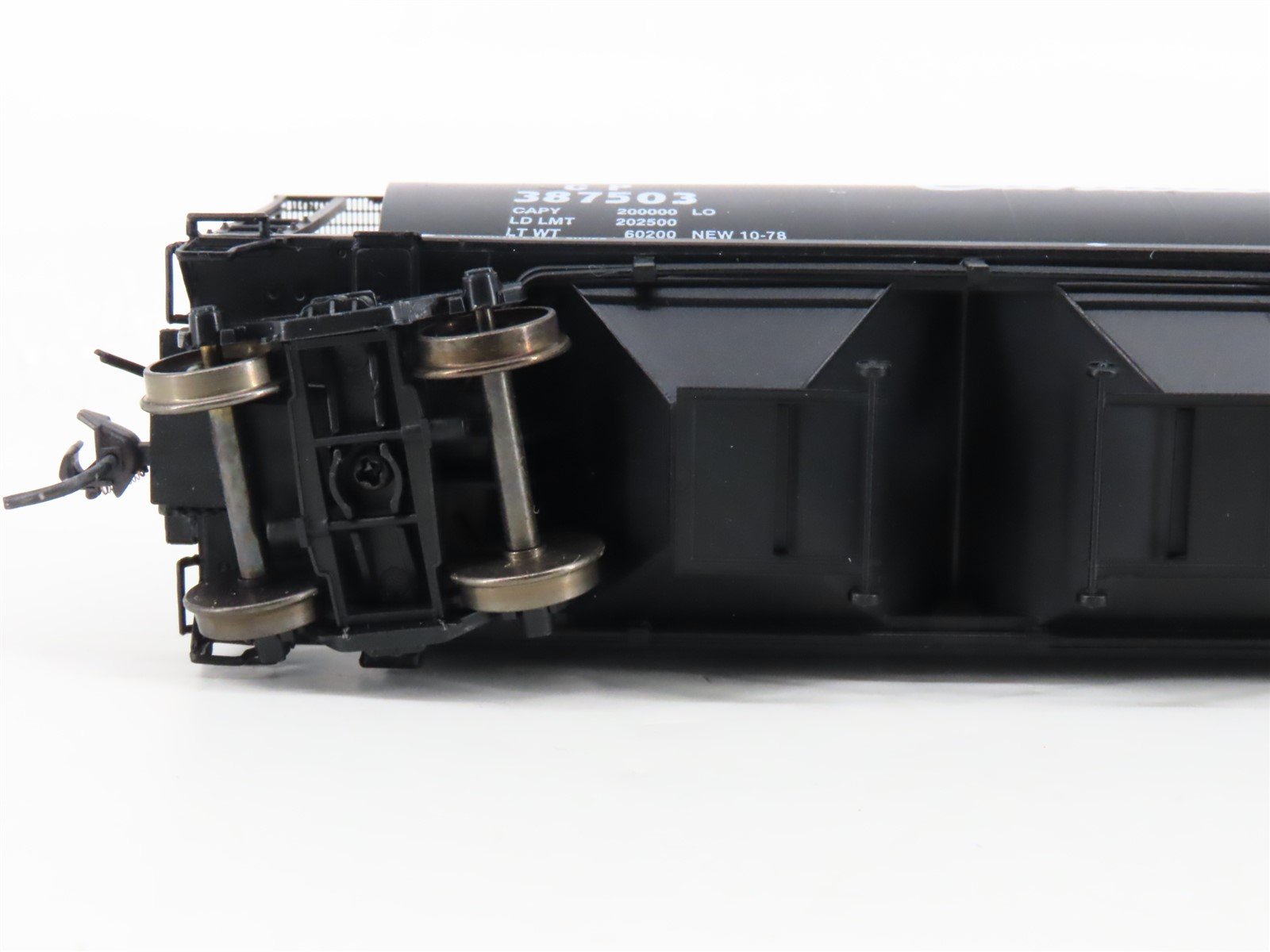 HO Scale Intermountain 45127-05 CP Black 4-Bay Cylindrical Hopper #385173